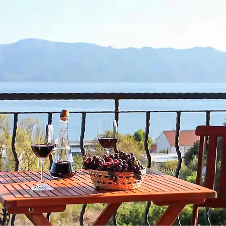 Apartment In With View Sucuraj