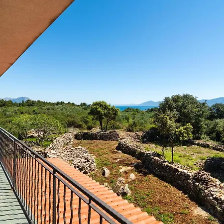 In With View Apartment Sucuraj